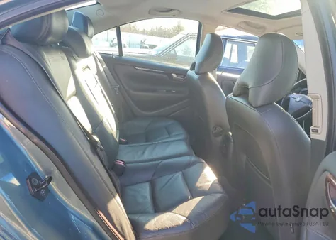 2005 Volvo S60 2.5T z USA, uszkodzony, nr VIN YV1RH592052467023